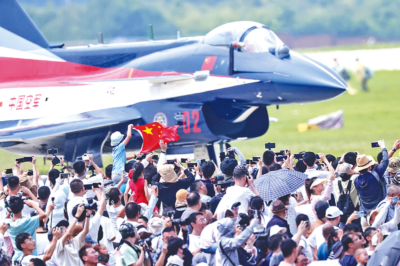 免费操骚逼视频长春航空展迎来首个公众日